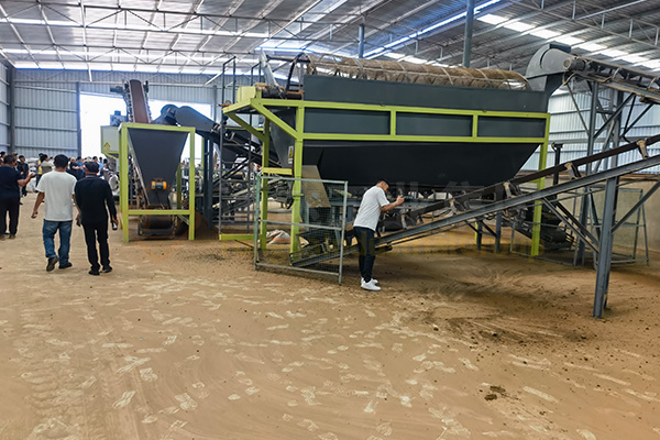 蘑菇渣如何發(fā)酵有機肥?蘑菇渣加工有機肥生產(chǎn)線工藝流程和配套設備