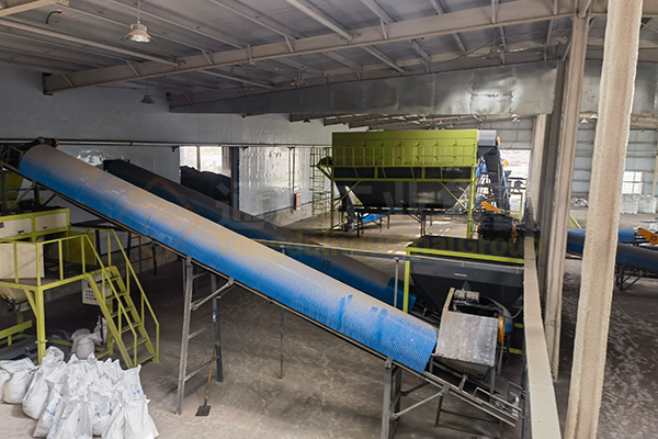 建有機肥廠解決了草原牛羊堆糞難題，牛羊糞如何進一步加工處理做成綠色有機肥料?