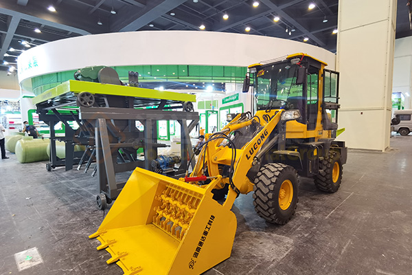 小型有機肥翻堆機