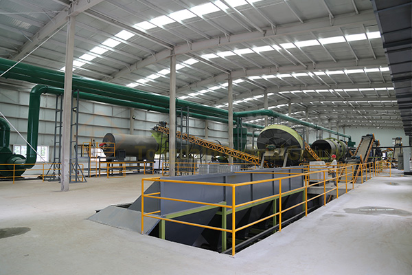 成套有機(jī)肥生產(chǎn)線(xiàn)：既能解決養(yǎng)殖場(chǎng)糞便污染問(wèn)題，還能創(chuàng)收