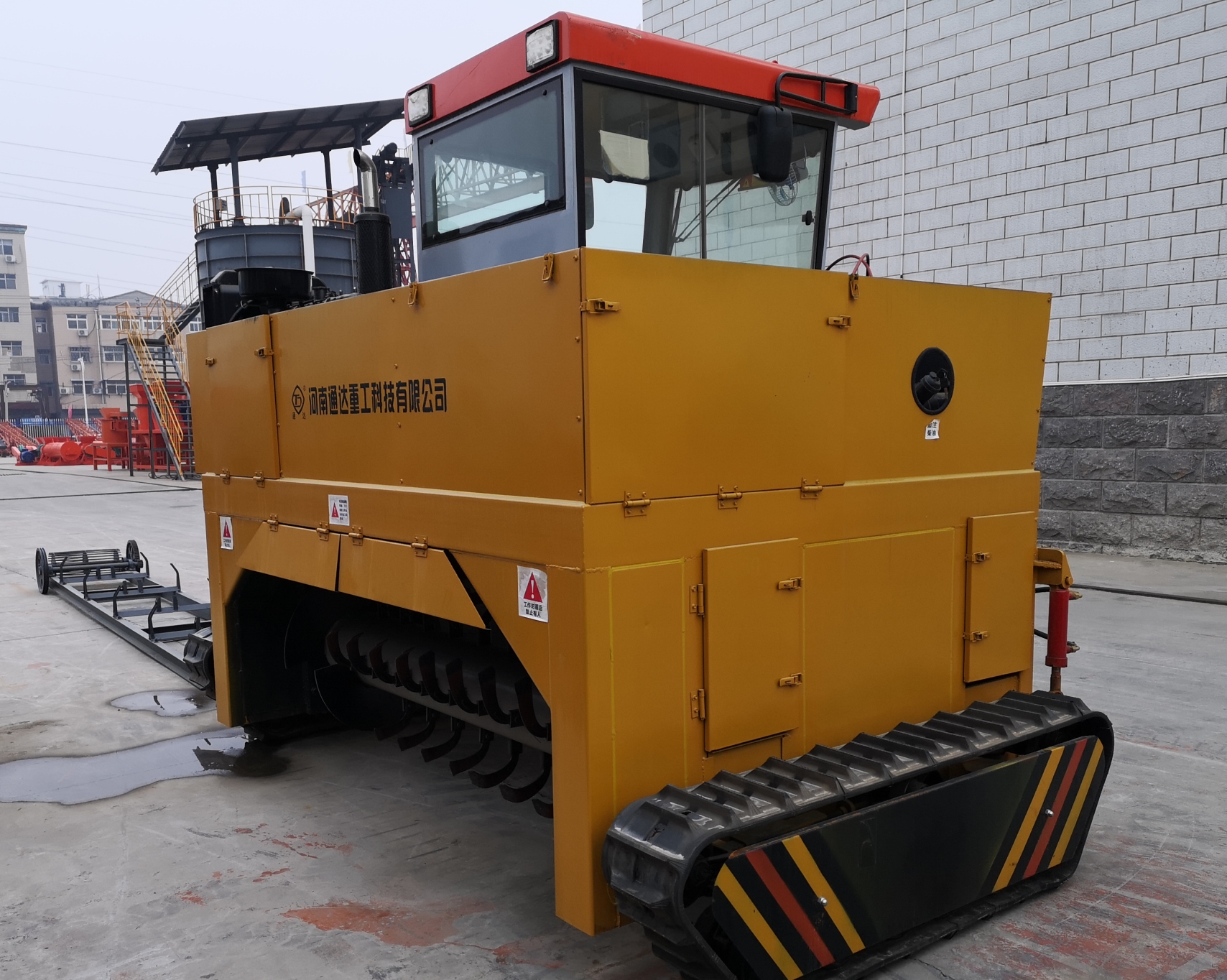 有機(jī)肥翻堆機(jī)