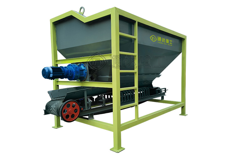 有機(jī)肥生產(chǎn)線給料設(shè)備，肥料加工鏟車上料機(jī)